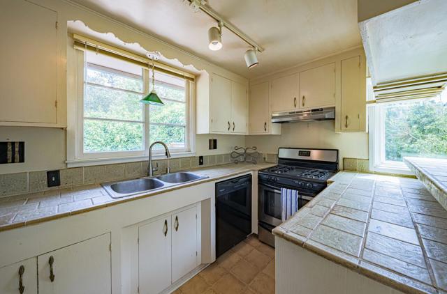 0 8th Ave & Forest Rd, Carmel CA: https://media.crmls.org/mediaz/6eea1473-73d0-4c96-bf34-1ad0bb366950.jpg