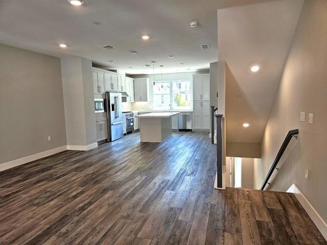 122 Ranch Lane, Mountain View CA: https://media.crmls.org/mediaz/6eea1917-4c1f-4f76-a7ec-0aa83c959c92.jpg