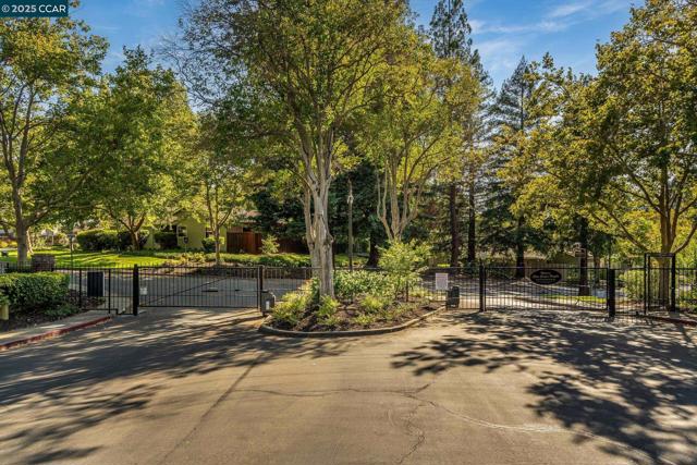 131 Shoshone Court, Danville CA: https://media.crmls.org/mediaz/6eea35ef-3cf8-4612-95f1-8ee53d6c3608.jpg