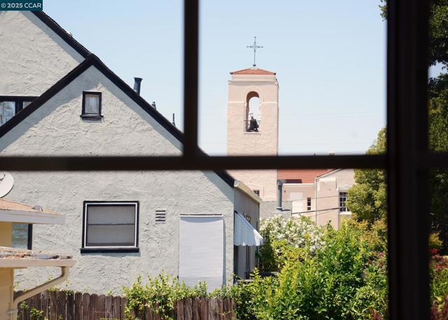 1331 Court Street, Martinez CA: https://media.crmls.org/mediaz/6eea82bd-43dd-46ae-af1e-6c042928abc8.jpg