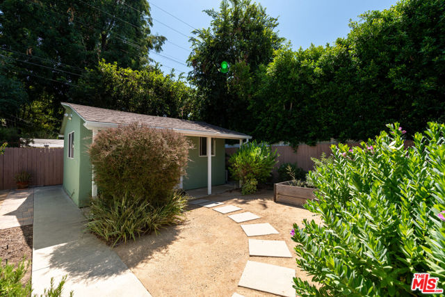 4316 Beeman Avenue, Studio City CA: https://media.crmls.org/mediaz/6eea905e-fffb-4a65-95b0-b9c10d6d9068.jpg