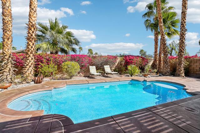 60920 Living Stone Drive, La Quinta CA: https://media.crmls.org/mediaz/6eeaaa56-c9be-4891-bb85-56bdd4c74441.jpg