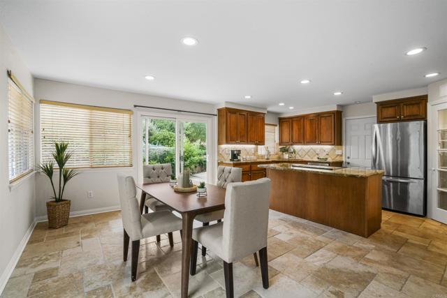 915 Lake Ridge Drive, San Marcos CA: https://media.crmls.org/mediaz/6eeaf956-495e-4fd0-82f5-33ba409e892f.jpg
