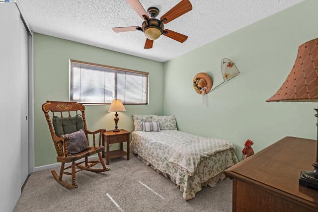 576 Emerald St, Livermore CA: https://media.crmls.org/mediaz/6eeb284e-2ebb-41f0-a88c-30be43794aa9.jpg