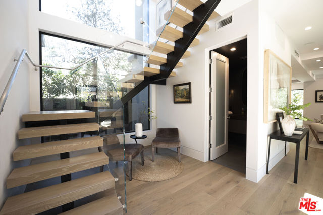 Image 2 of 44 For 3848 Vantage Avenue