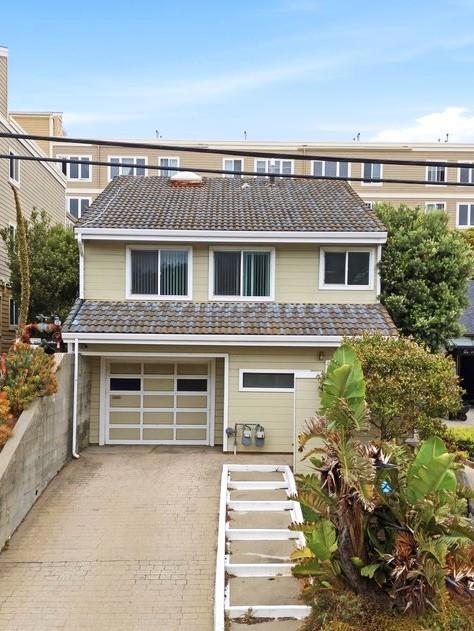 565 Crespi Drive