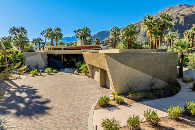 740 N Prescott Drive, Palm Springs CA: https://media.crmls.org/mediaz/6eebb325-03b2-49a0-aeef-d5f4ebfa3820.jpg