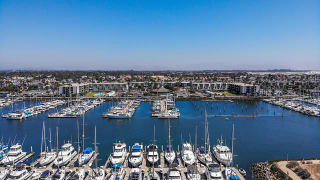 2901 Peninsula Road, Oxnard CA: https://media.crmls.org/mediaz/6eec2ec9-4a8e-4754-84bc-cd2e76e5d065.jpg