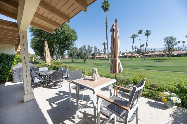 177 Las Lomas, Palm Desert CA: https://media.crmls.org/mediaz/6eec46f8-1907-4321-8a04-d45642d4681d.jpg
