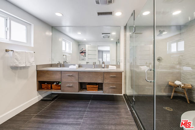 3544 Laurel Canyon Boulevard, Studio City CA: https://media.crmls.org/mediaz/6eec599b-383b-41eb-b523-42d36acc126a.jpg