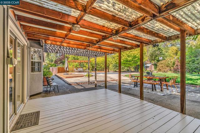 240 CASTLE GLEN ROAD, Walnut Creek CA: https://media.crmls.org/mediaz/6eec6bb9-74df-4266-9b60-1d6ace0c1fd1.jpg