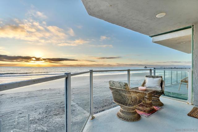 1362 Seacoast Dr, Imperial Beach CA: https://media.crmls.org/mediaz/6eec9db5-2c7f-4cf0-a617-b59a3838f49f.jpg