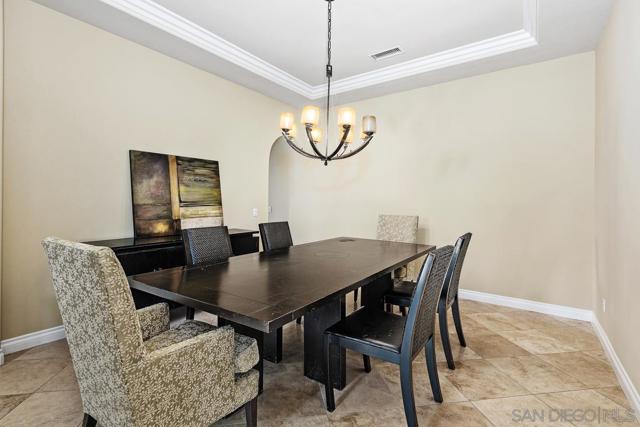 1833 Corte Galeana, Chula Vista CA: https://media.crmls.org/mediaz/6eecfb9f-526c-48ab-aff2-4ca235f1ace7.jpg