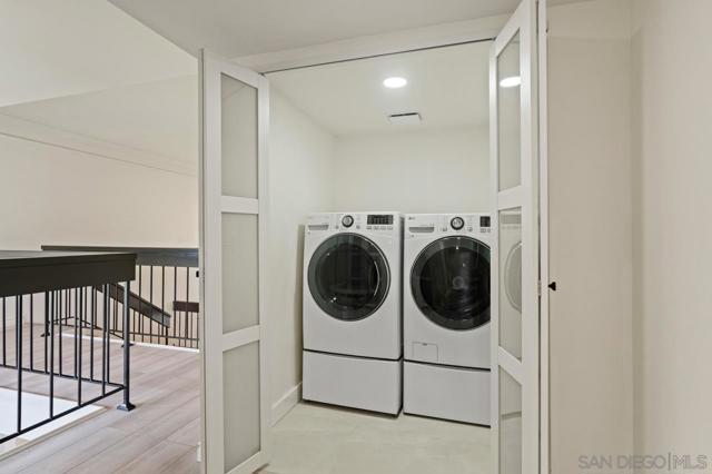 8206 Caminito Lacayo, La Jolla CA: https://media.crmls.org/mediaz/6eed0921-e484-4f6c-b3e1-5f3a6327af83.jpg