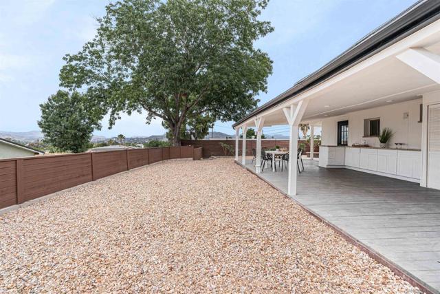 9376 Starcrest Dr, Santee CA: https://media.crmls.org/mediaz/6eed228e-d9d6-4f59-ade3-f650c0be2772.jpg