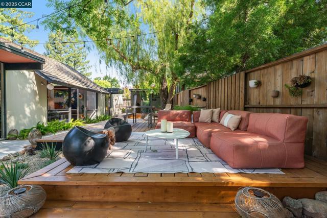 232 Clyde Dr, Walnut Creek CA: https://media.crmls.org/mediaz/6eede484-fb2a-4f2d-9509-dd9adb92ad4e.jpg