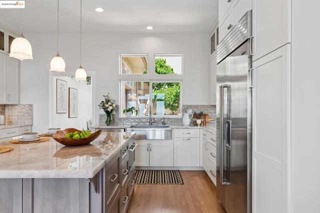 16032 Broadway Ter, Oakland CA: https://media.crmls.org/mediaz/6eee7a06-3310-4d55-a1e6-f10180ead7d9.jpg