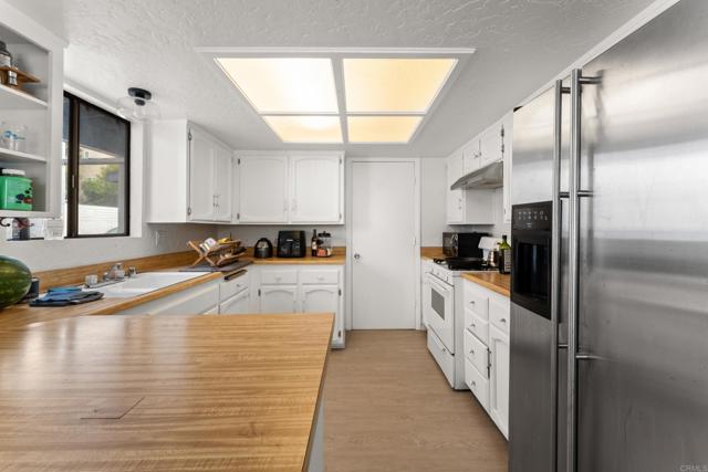 1421 San Elijo Avenue, Cardiff by the Sea CA: https://media.crmls.org/mediaz/6eeed7e1-f376-4047-9bb1-ee8c534538b8.jpg