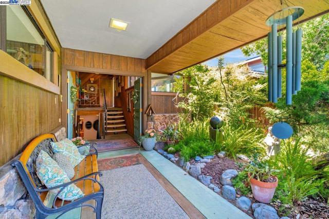 31865 Chicoine Ave, Hayward CA: https://media.crmls.org/mediaz/6eefa21c-9043-4cd8-8529-04bc231cb5d1.jpg