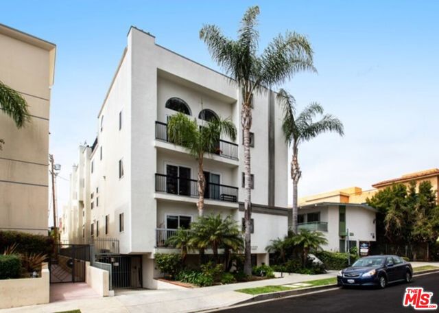 1227 Granville Avenue, Los Angeles CA: https://media.crmls.org/mediaz/6eefc81d-750d-47fb-98e0-d2eae4a378e0.jpg