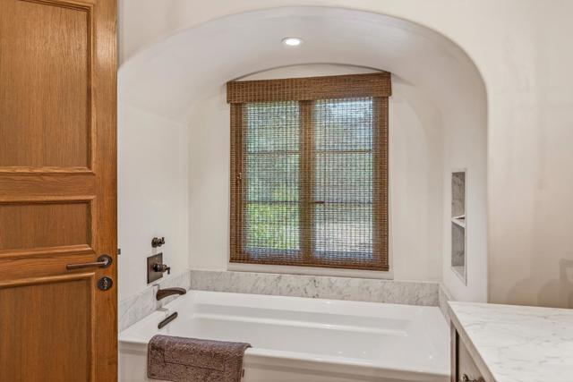 180 Farm Road, Woodside CA: https://media.crmls.org/mediaz/6eefc845-7b13-4048-bb4d-3faf0a8b3603.jpg