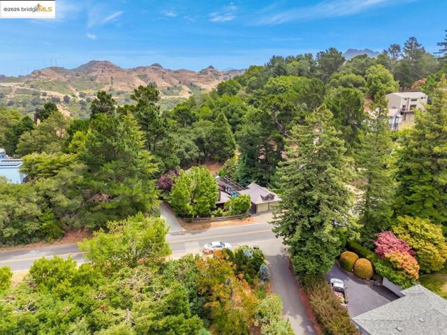 5950 Grizzly Peak Blvd, Oakland CA: https://media.crmls.org/mediaz/6eeff256-114d-4502-bdaa-db221af77b8a.jpg