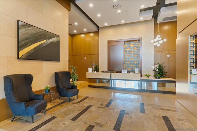 700 W E St, San Diego CA: https://media.crmls.org/mediaz/6ef02148-6843-47b5-af07-0d20422fe323.jpg