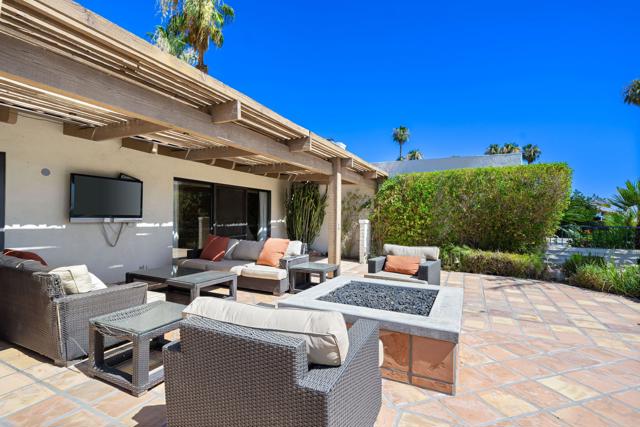 40480 Via Entrada, Rancho Mirage CA: https://media.crmls.org/mediaz/6ef0c701-3f6c-44f4-aae3-7a878afec9c7.jpg
