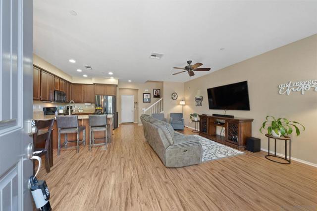 1367 Santa Diana Rd, Chula Vista CA: https://media.crmls.org/mediaz/6ef22f4f-520e-4315-b47b-c5c171c7ac3e.jpg