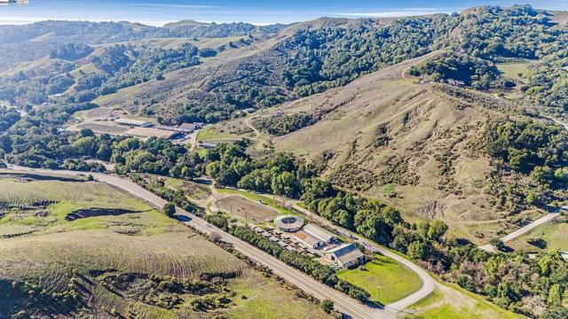 10250 Crow Canyon Rd, Castro Valley CA: https://media.crmls.org/mediaz/6ef24fc2-119a-4417-8a3f-a9cbaf322003.jpg