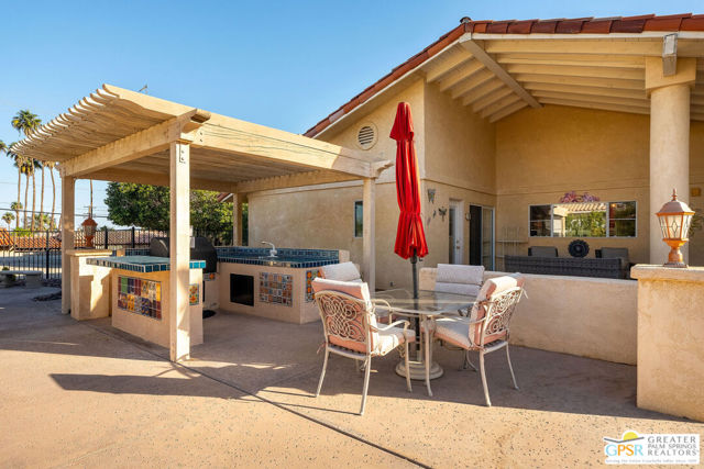 600 W Via Escuela, Palm Springs, CA 92262