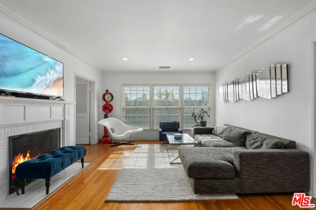 9645 W Olympic Boulevard, Beverly Hills CA: https://media.crmls.org/mediaz/6ef2810c-1cd5-4901-b60d-68eda06d7a7b.jpg