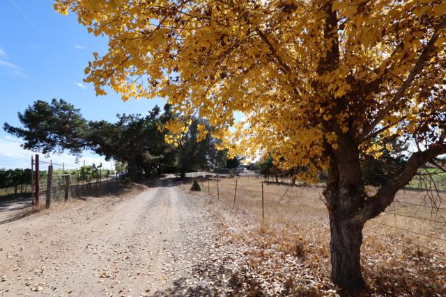 211 Smith Road, Watsonville CA: https://media.crmls.org/mediaz/6ef2d00b-b16d-4135-8c03-426e9b4ca14b.jpg