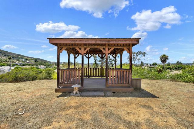 1310 Miracielo Court, San Marcos CA: https://media.crmls.org/mediaz/6ef316b7-90a1-4885-bd26-b3a02c28410b.jpg