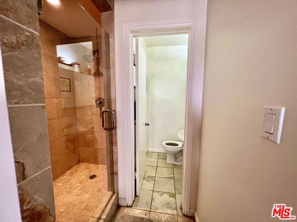 https://media.crmls.org/mediaz/6ef43883-d7d7-4637-b586-428e10a1e1f8.jpg?preset=X-Large