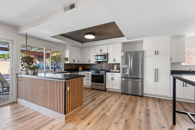 363 Larcom Street, Thousand Oaks CA: https://media.crmls.org/mediaz/6ef44b0e-a03b-44b4-b7df-5e31c6446467.jpg