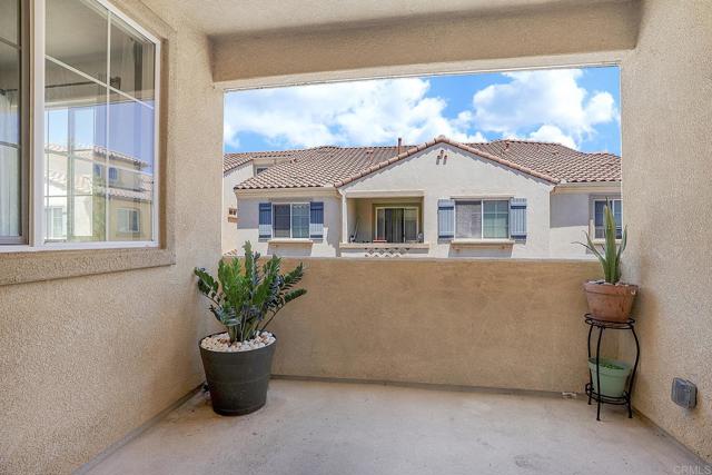 1665 Santa Alexia Avenue, Chula Vista CA: https://media.crmls.org/mediaz/6ef46986-5e04-45f2-9e2c-e896561a7833.jpg