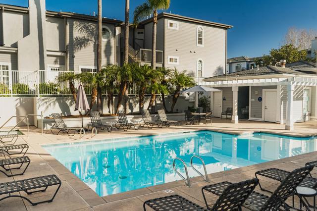 8625 Via Mallorca, La Jolla CA: https://media.crmls.org/mediaz/6ef4931e-1aed-4883-aab1-9b5e83dac567.jpg