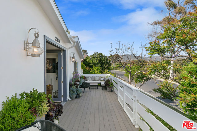 29500 Heathercliff Road, Malibu CA: https://media.crmls.org/mediaz/6ef49e9b-dafb-4f47-98bb-4e5ea9cf33a4.jpg