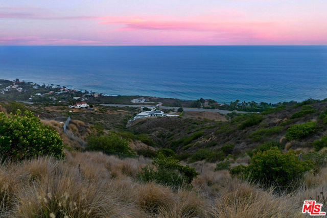 4140 Encinal Canyon Road, Malibu CA: https://media.crmls.org/mediaz/6ef4a481-231c-4e4a-be4e-d34fae60e3f0.jpg