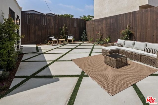 1663 S Ogden Drive, Los Angeles CA: https://media.crmls.org/mediaz/6ef4ea25-94fa-42f4-86d6-009be4f69e63.jpg