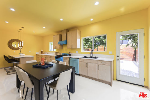 17660 Martha Street, Encino CA: https://media.crmls.org/mediaz/6ef5191f-e205-46ac-9a80-77d402354a1b.jpg