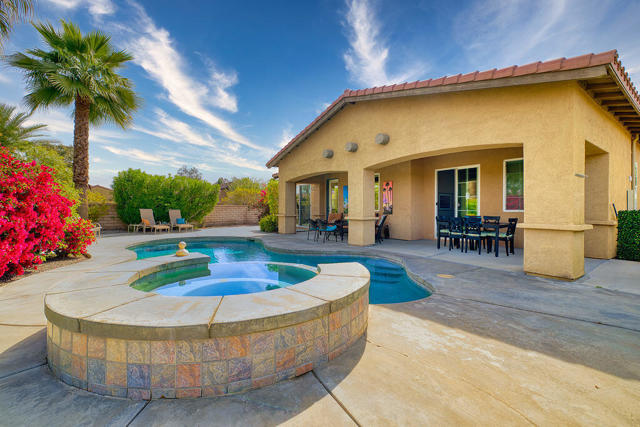 14 Via Santo Tomas Drive, Rancho Mirage CA: https://media.crmls.org/mediaz/6ef551fa-c22a-4371-9467-c2a2ea35ac5d.jpg