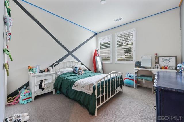 712 Gemstone Dr, San Marcos CA: https://media.crmls.org/mediaz/6ef5a267-788d-42e3-ab92-6d3fc1bce291.jpg