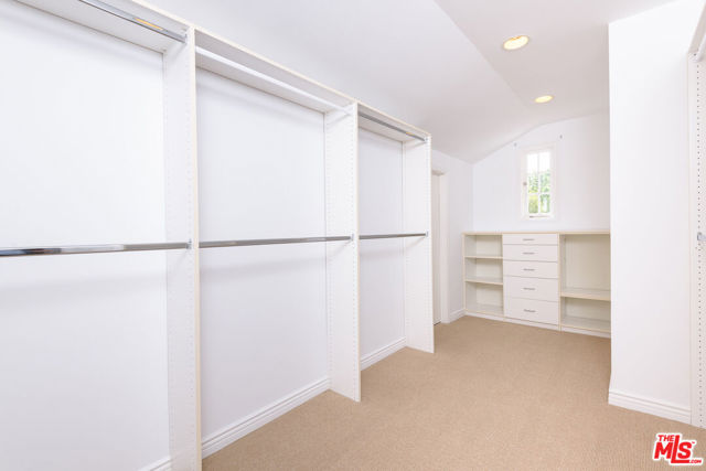 2628 MANDEVILLE CANYON Road, Los Angeles CA: https://media.crmls.org/mediaz/6ef6021b-a3b4-45fc-92a3-942241710975.jpg