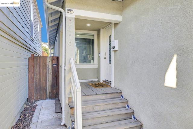 2419 Linden St, Oakland CA: https://media.crmls.org/mediaz/6ef75072-7f8f-4d9d-b964-7410071c82b6.jpg