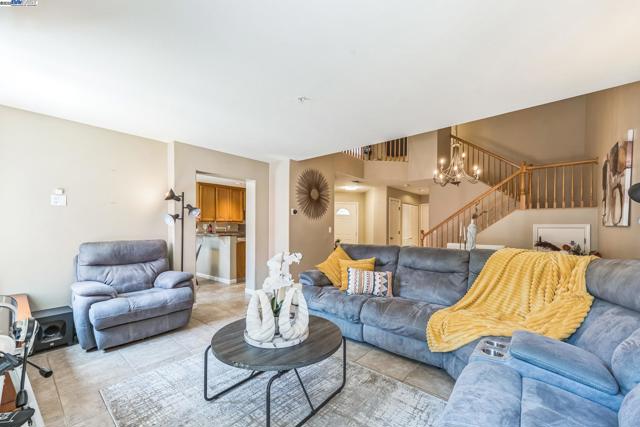 1789 Corte Sueno, Livermore CA: https://media.crmls.org/mediaz/6ef7aed2-8796-4baf-a4a5-784329606155.jpg