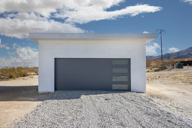 66050 Cottonwood Drive, Joshua Tree CA: https://media.crmls.org/mediaz/6ef827da-b426-4f7f-8a03-12ed97610ced.jpg