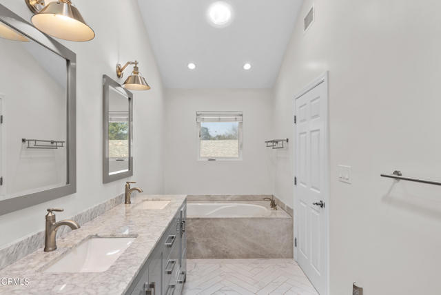 Detail Gallery Image 8 of 23 For 4242 Van Nuys Bld, Los Angeles,  CA 91403 - 3 Beds | 3 Baths