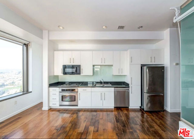 1100 Wilshire Boulevard, Los Angeles CA: https://media.crmls.org/mediaz/6ef87b1f-6765-4a9d-b524-2071c89321d7.jpg